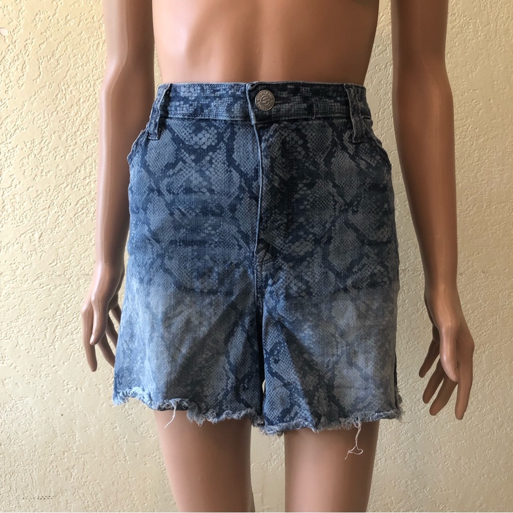 Seven7 Jeans Denim Shorts Women’s Size 16 Blue Snake Skin Animal Print Design